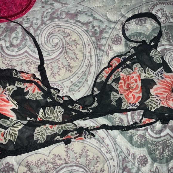 Bras - Picture 2 of 8